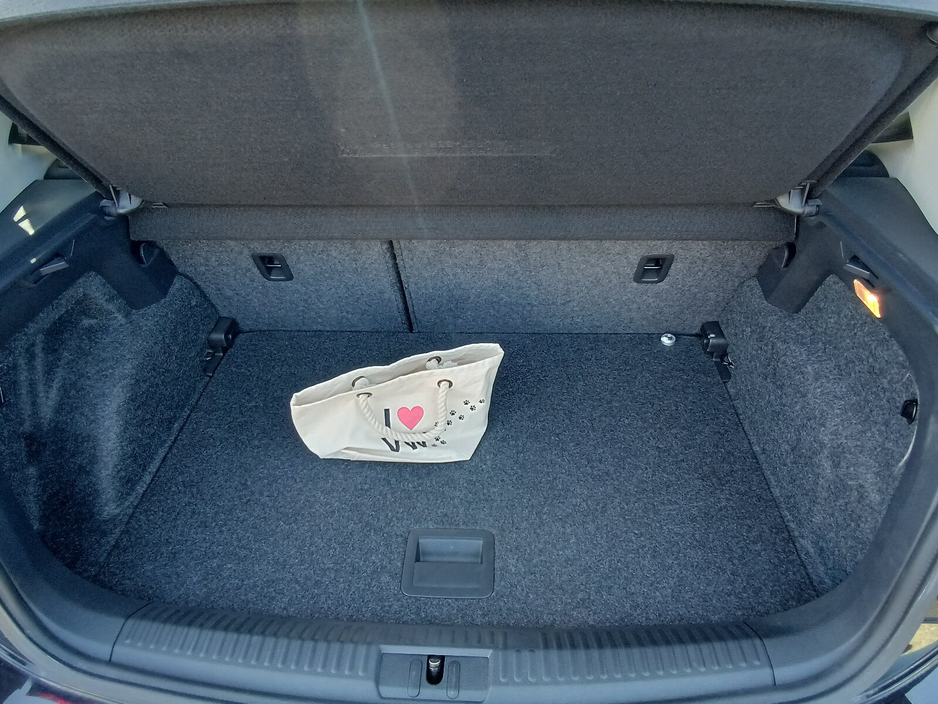 2017 Volkswagen Polo  €13,950