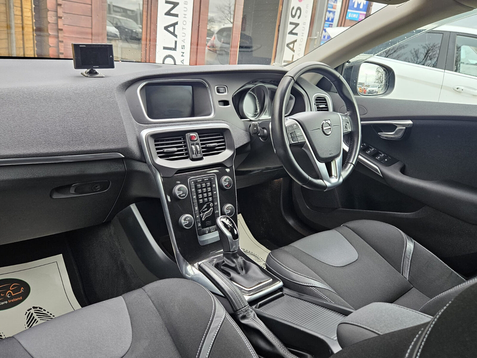 2016 Volvo V40 - image 28