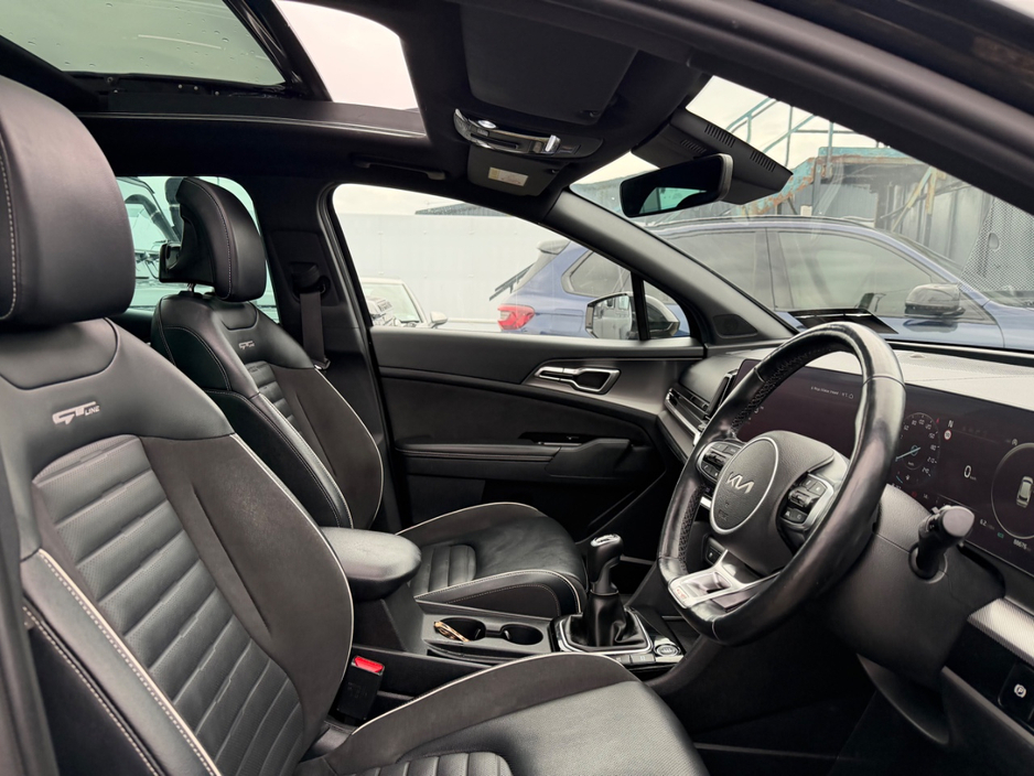 2022 Kia Sportage - image 10