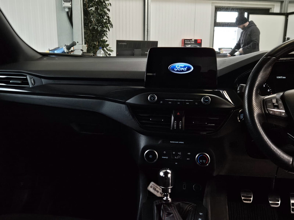 2019 Ford Focus - image 10