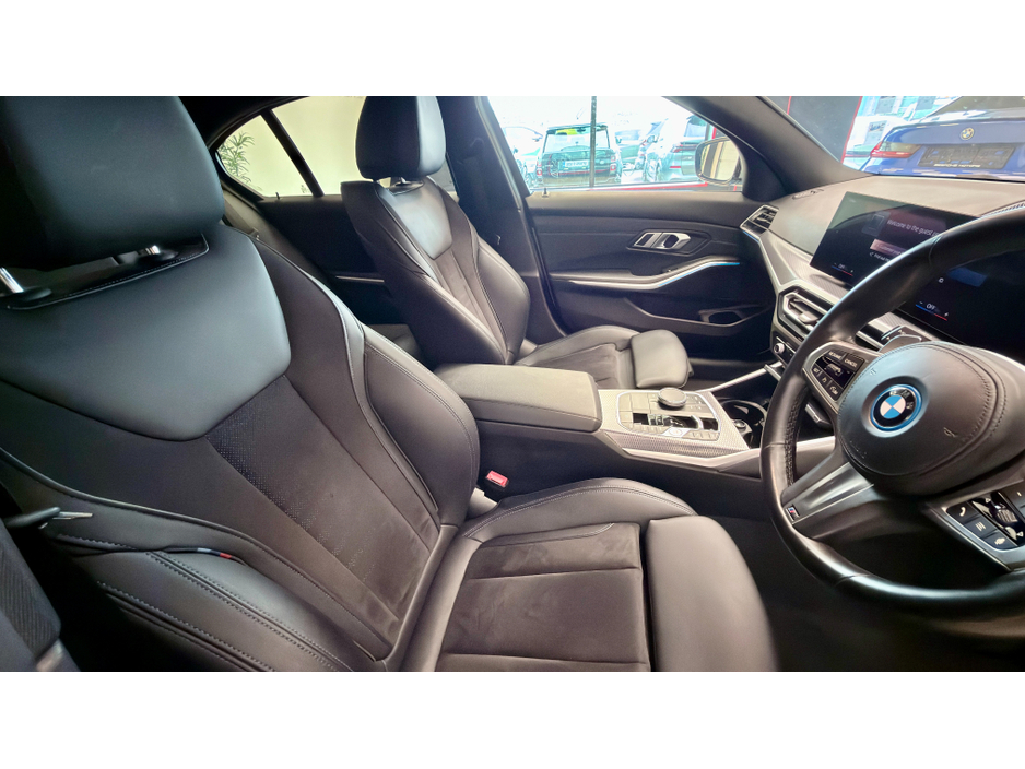 2023 BMW 3 Series - image 14