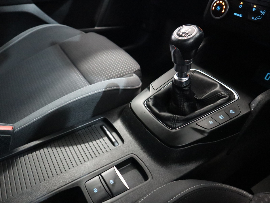 2019 Ford Focus - image 20