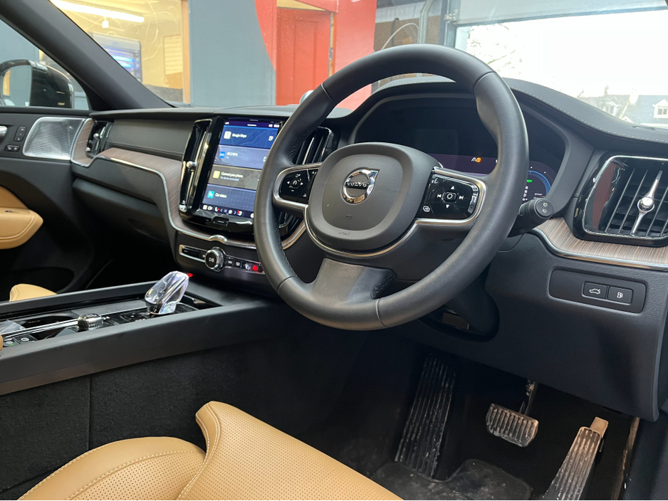 2023 Volvo XC60 - image 11