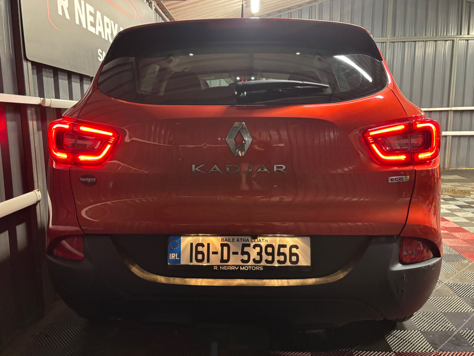 2016 Renault Kadjar - image 2