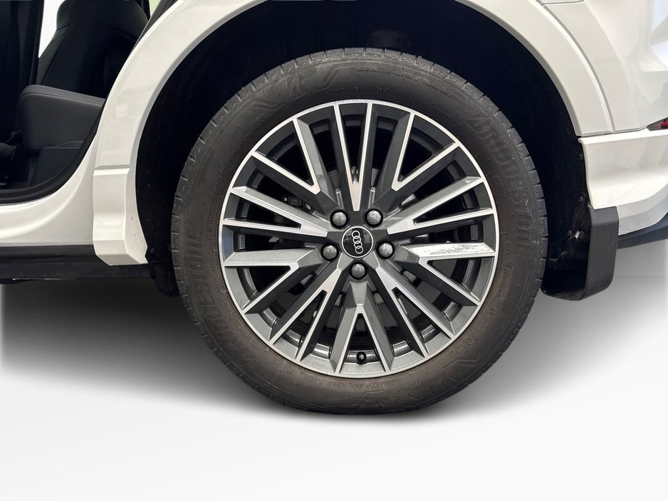 2023 Audi Q3 - image 5