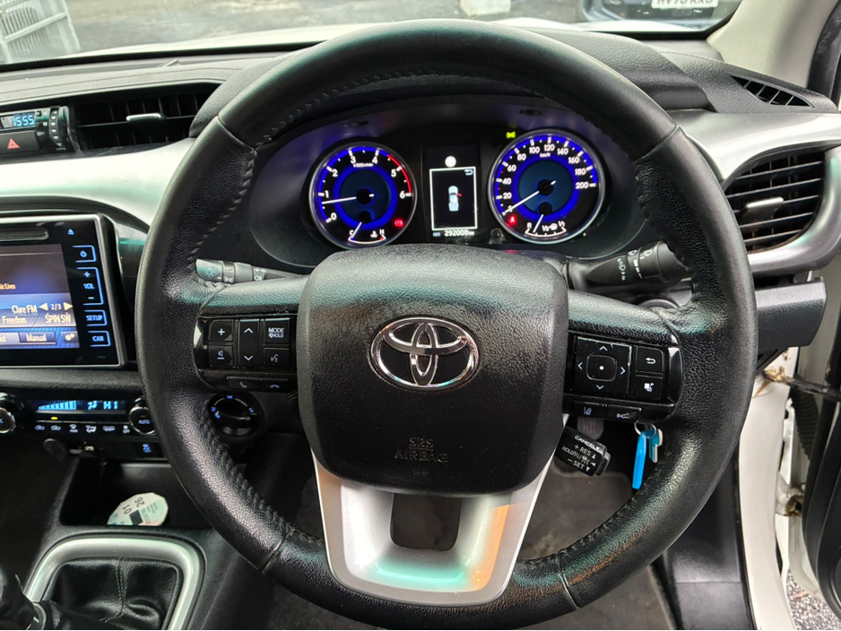 2020 Toyota Hilux - image 8