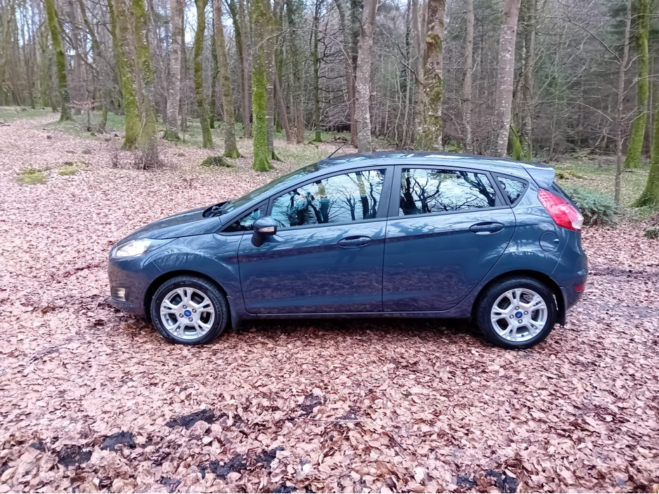 2013 Ford Fiesta - image 4