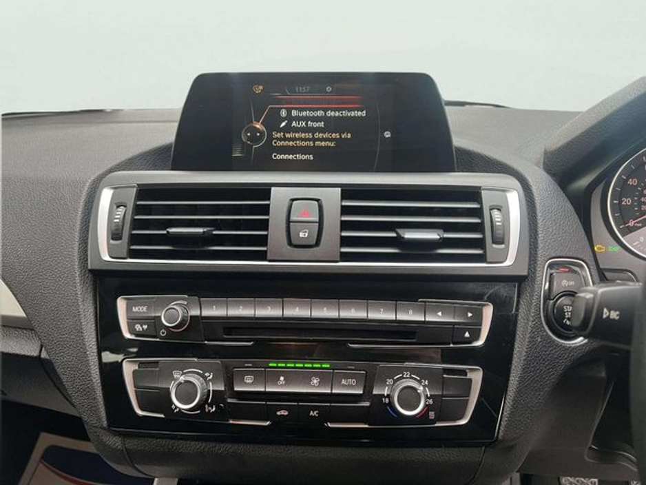 2016 BMW 1 Series - image 6