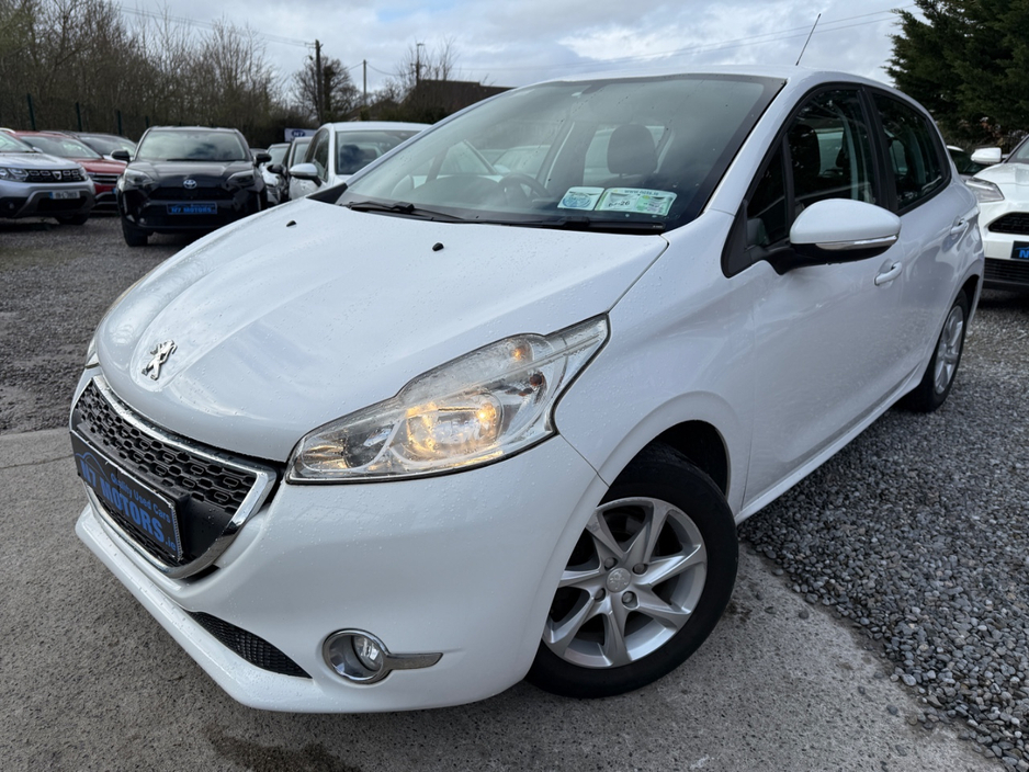 2013 Peugeot 208 - image 2