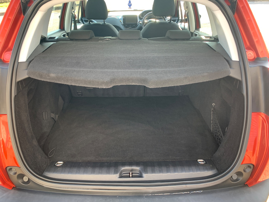 2016 Peugeot 2008 - image 6