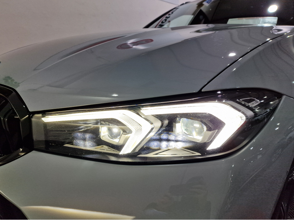 2023 BMW 3 Series 330E TOURING M SPORT (TECH PACK) AUTOMATIC **ONE OWNER / APPLE CARPLAY / CRUISE CONTROL / ELECTRIC BOOTLID / HEAD UP DISPLAY / HARMAN KARDON SOUND / REVERSE CAMERA / WIRELESS PHONE CHARGING** €39,900