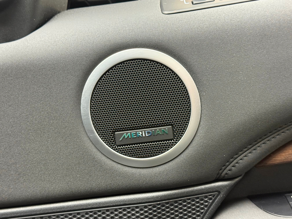 2020 Land Rover Discovery - image 21