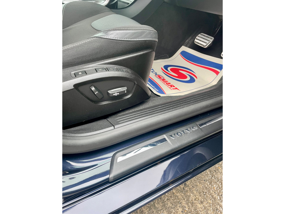 2015 Volvo V40 - image 15