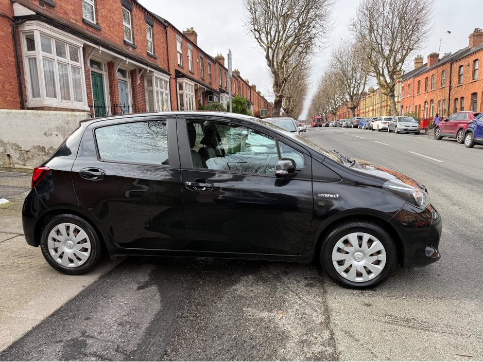 2017 Toyota Yaris - image 4