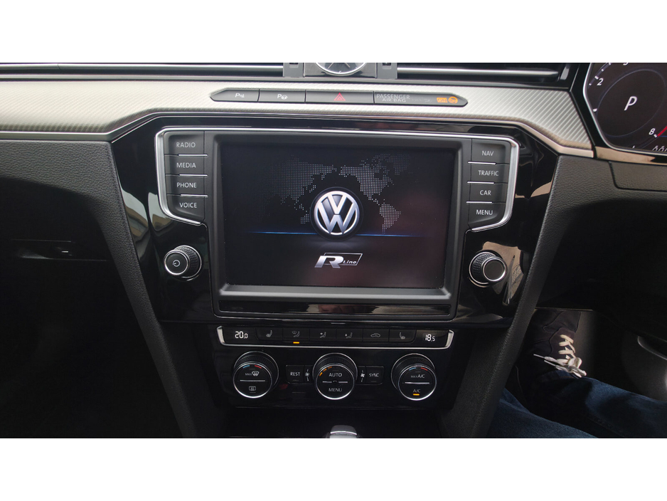 2016 Volkswagen Passat - image 17