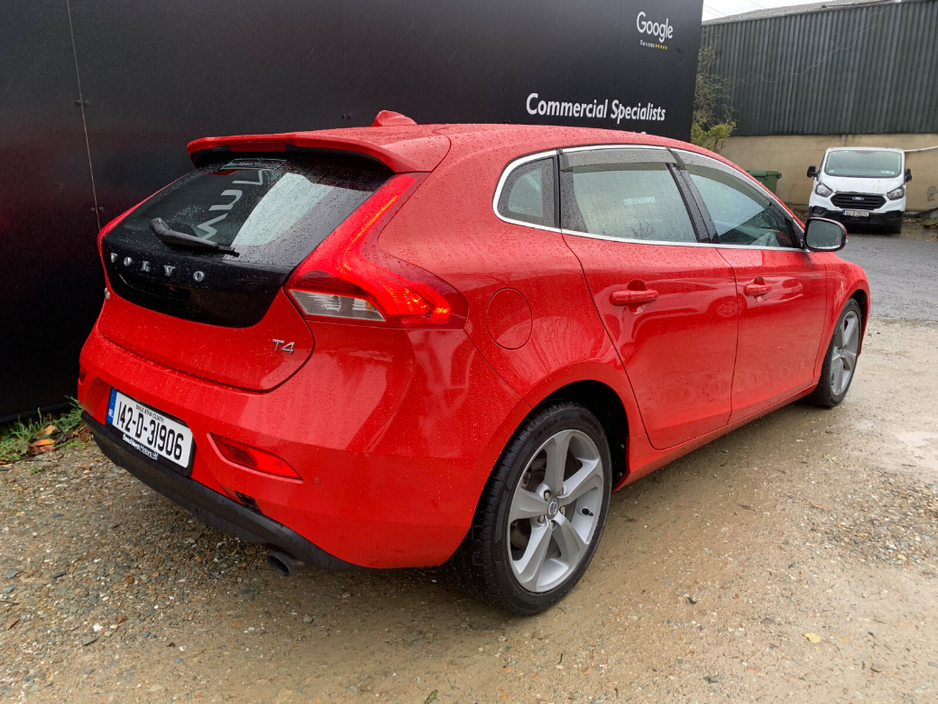 2014 Volvo V40 VOLVO V40 1.6 T4 180 BHP AUTO R-DESIGN // VERY LOW MILEAGE // EXCELLENT CONDIITION // TIMING BELT/WATE PUMP REPLACED // €9,950
