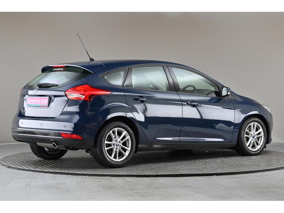 2016 Ford Focus - image 10