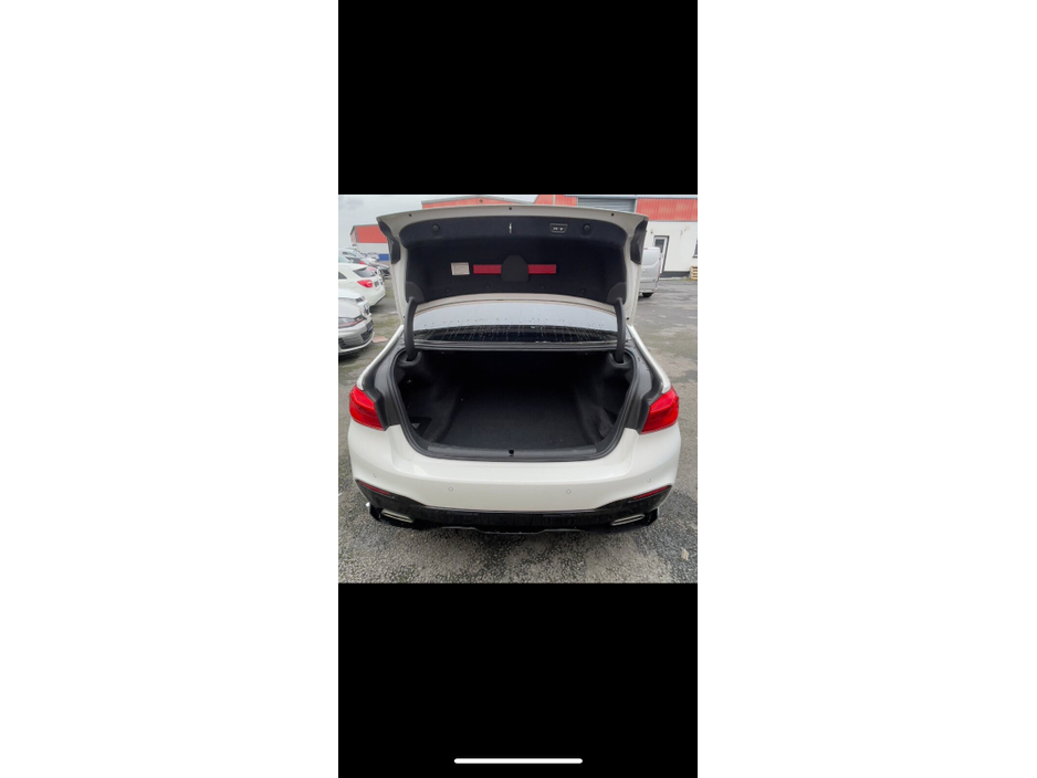 2017 BMW 5 Series - image 11