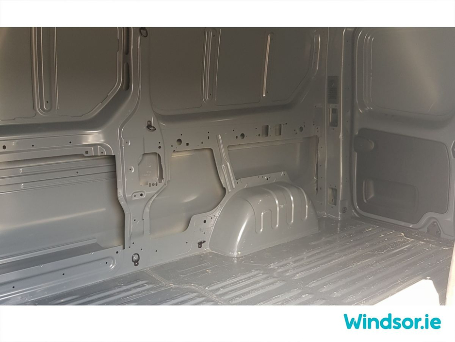 2025 Nissan Primastar L2H1 130 SV PREMIUM €25,199