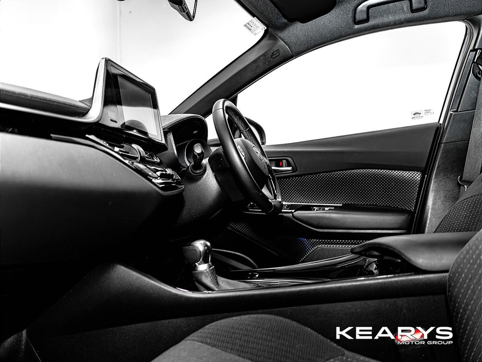 2019 Toyota C-HR - image 9