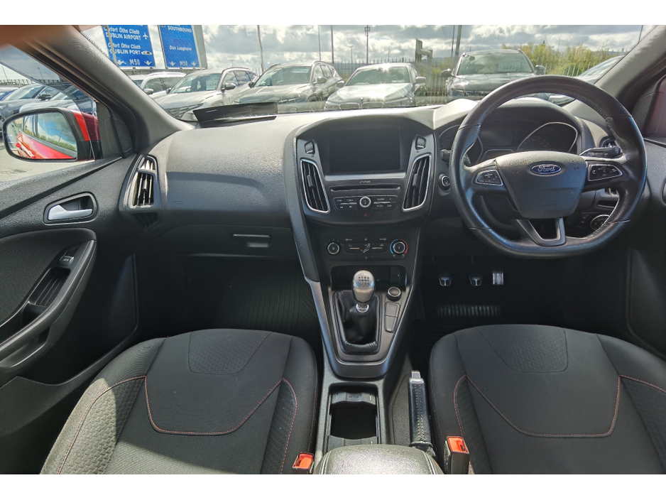 2017 Ford Focus - image 14