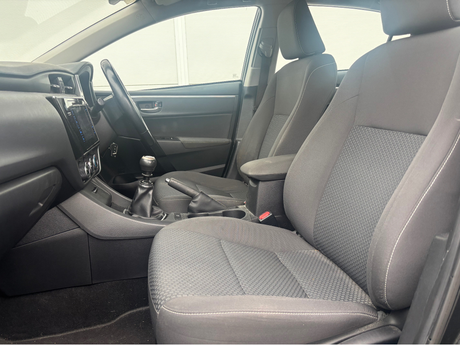 2018 Toyota Corolla - image 17