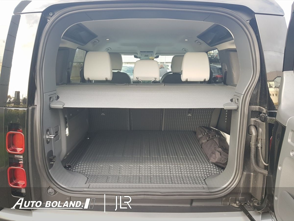 2025 Land Rover Defender - image 13