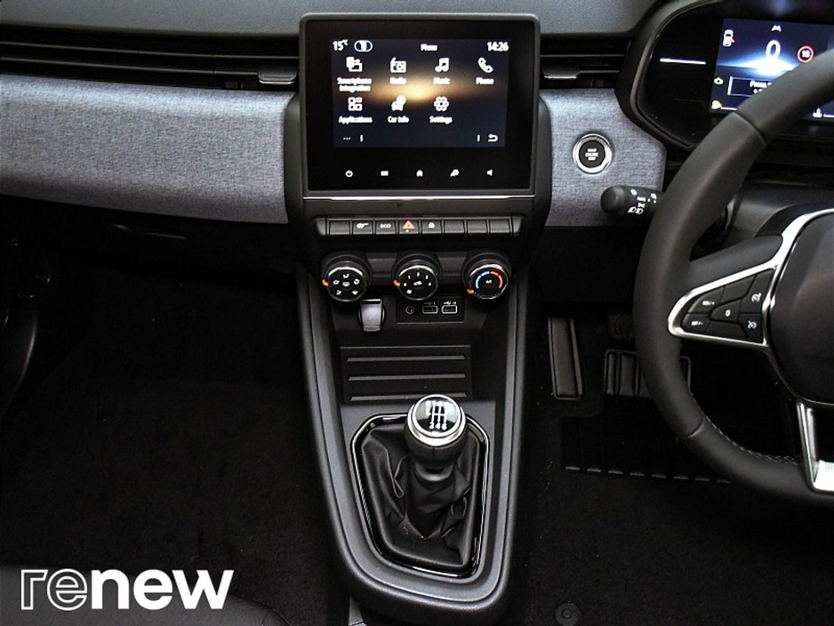 2025 Renault Clio - image 20