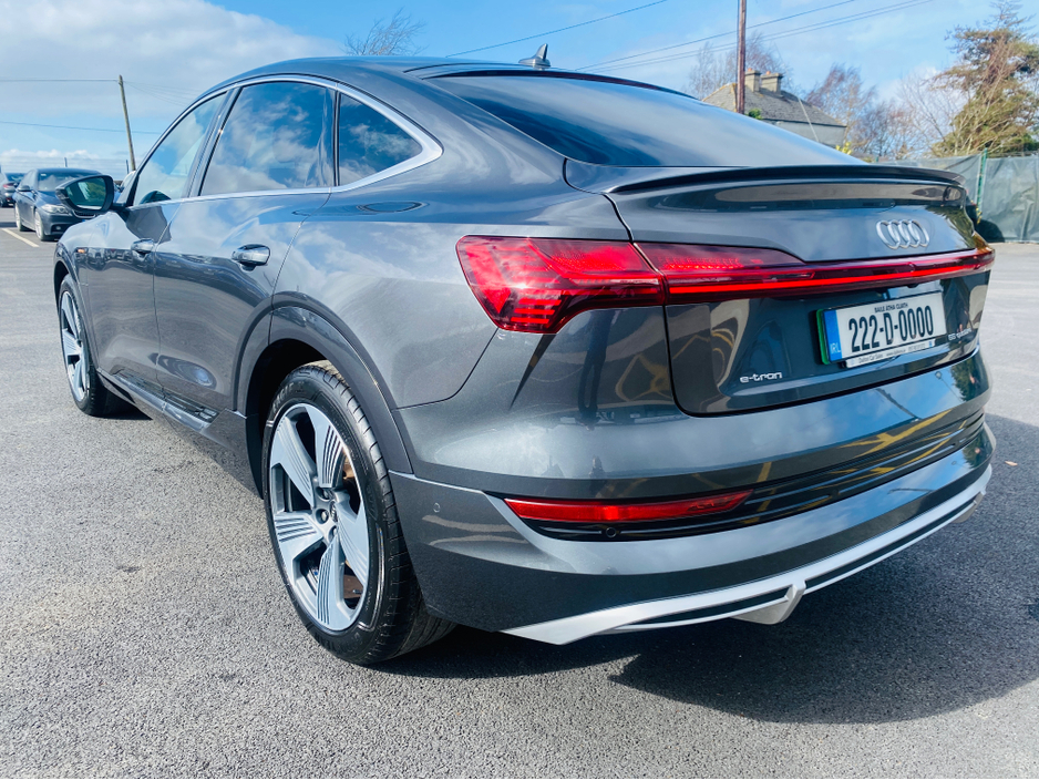 2022 Audi e-tron - image 9