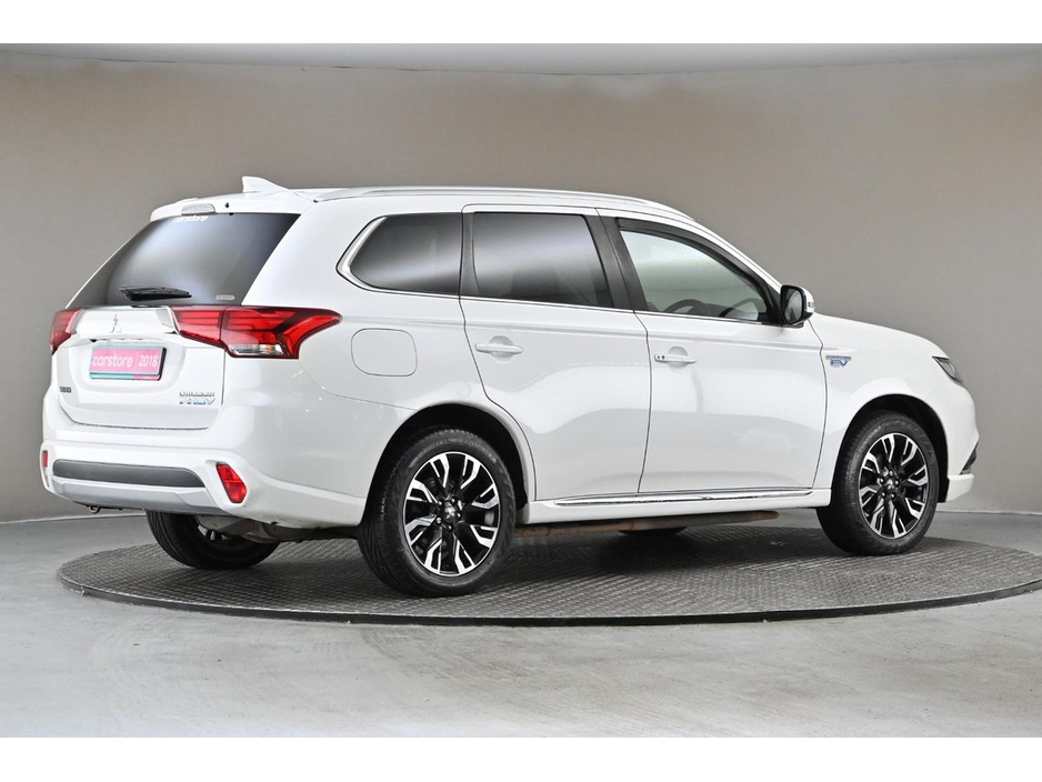 2018 Mitsubishi Outlander - image 10