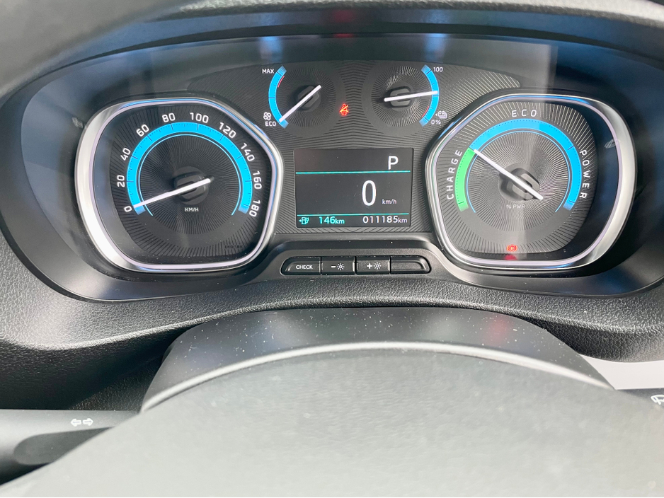 2022 Opel Vivaro - image 13