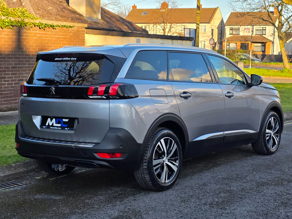 2020 Peugeot 5008 - image 8