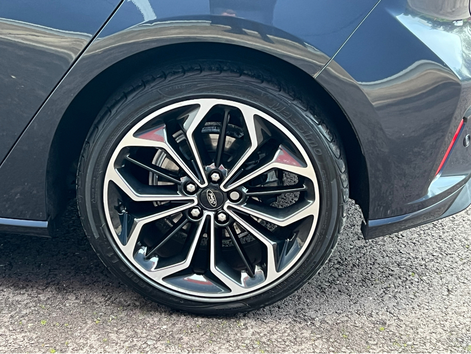 2020 Ford Focus - image 11