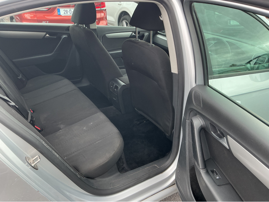 2014 Volkswagen Passat - image 14