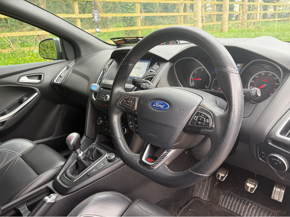 2017 Ford Focus - image 12