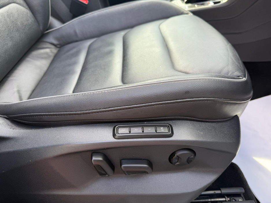 2020 Volkswagen Tiguan - image 12