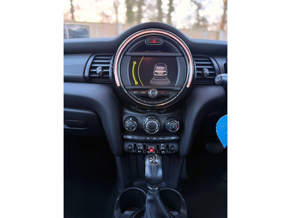 2015 MINI Hatch - image 39