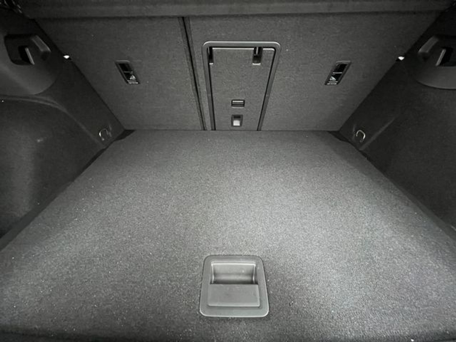 2023 Volkswagen Golf - image 10