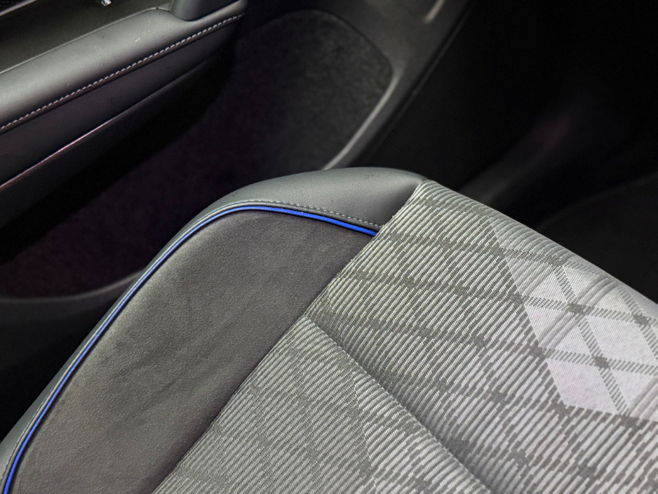 2025 Volkswagen Tiguan - image 24