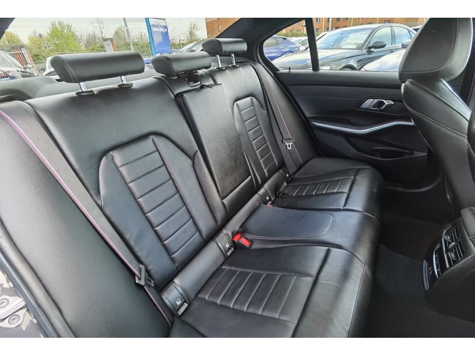2022 BMW 3 Series - image 11