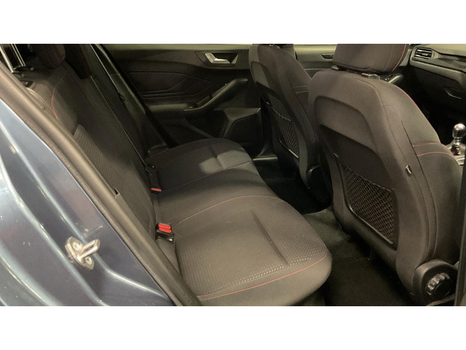 2019 Ford Focus - image 8