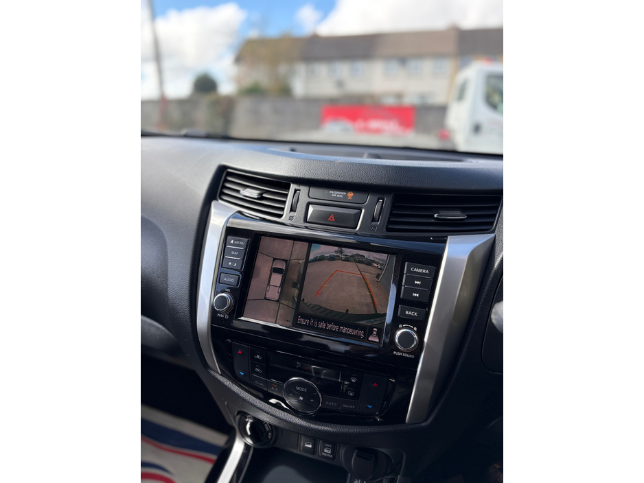 2020 Nissan Navara - image 5