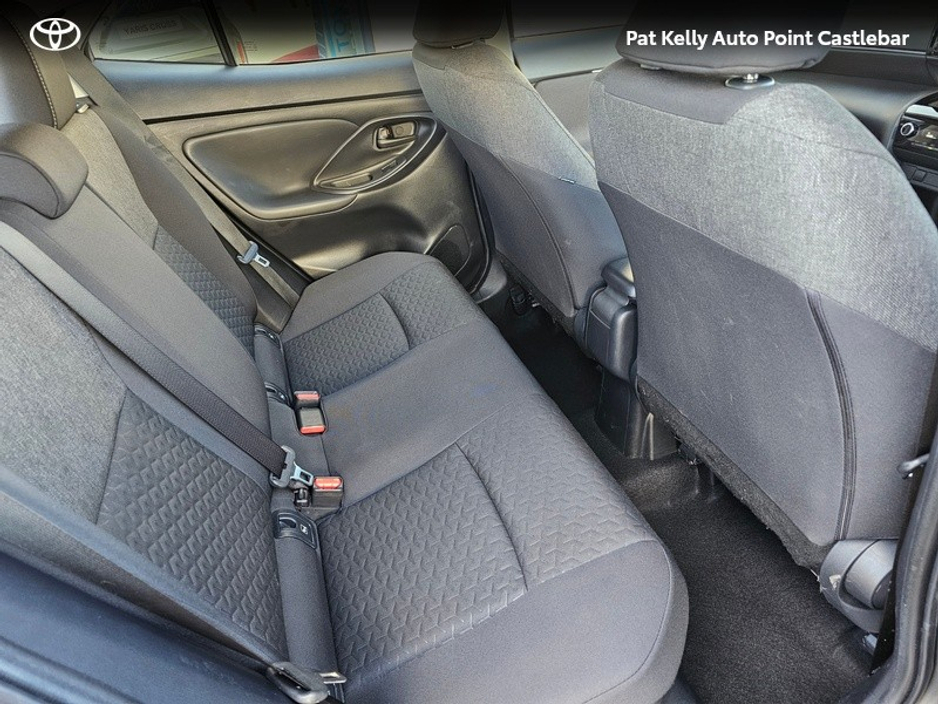 2024 Toyota Yaris Cross - image 11