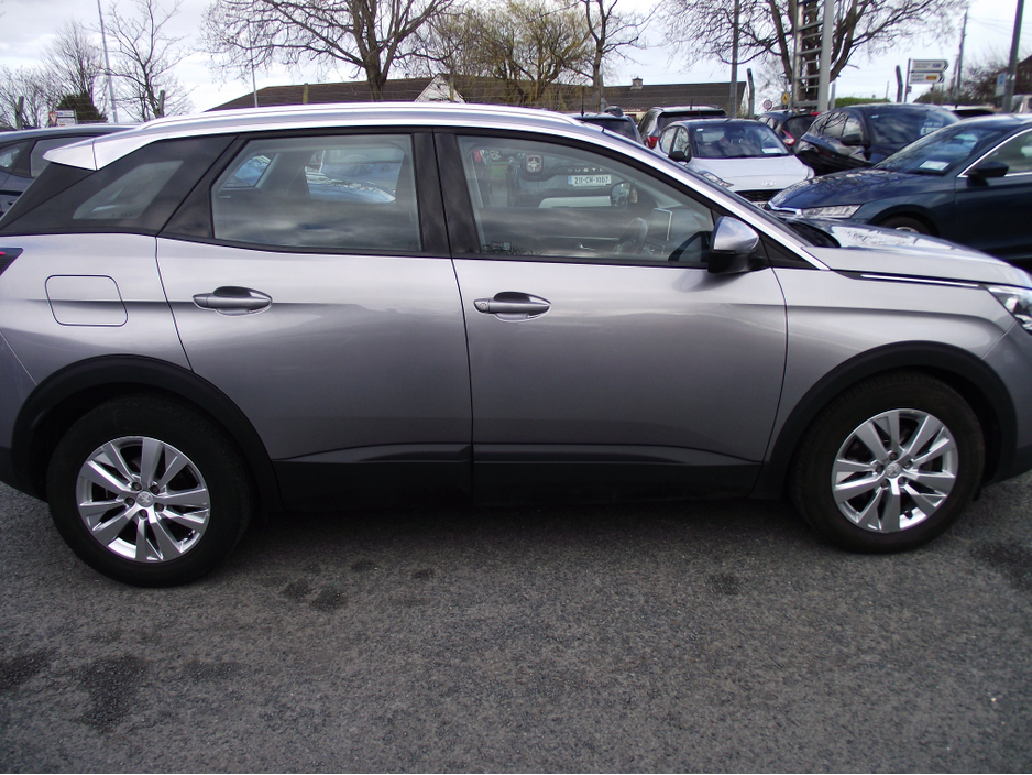 2017 Peugeot 3008 - image 3