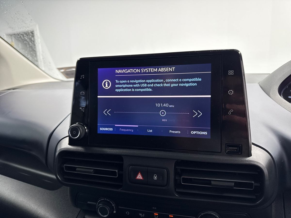 2023 Peugeot Rifter - image 19