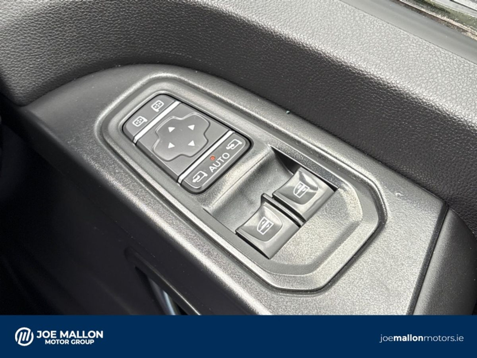 2022 Renault Trafic - image 20