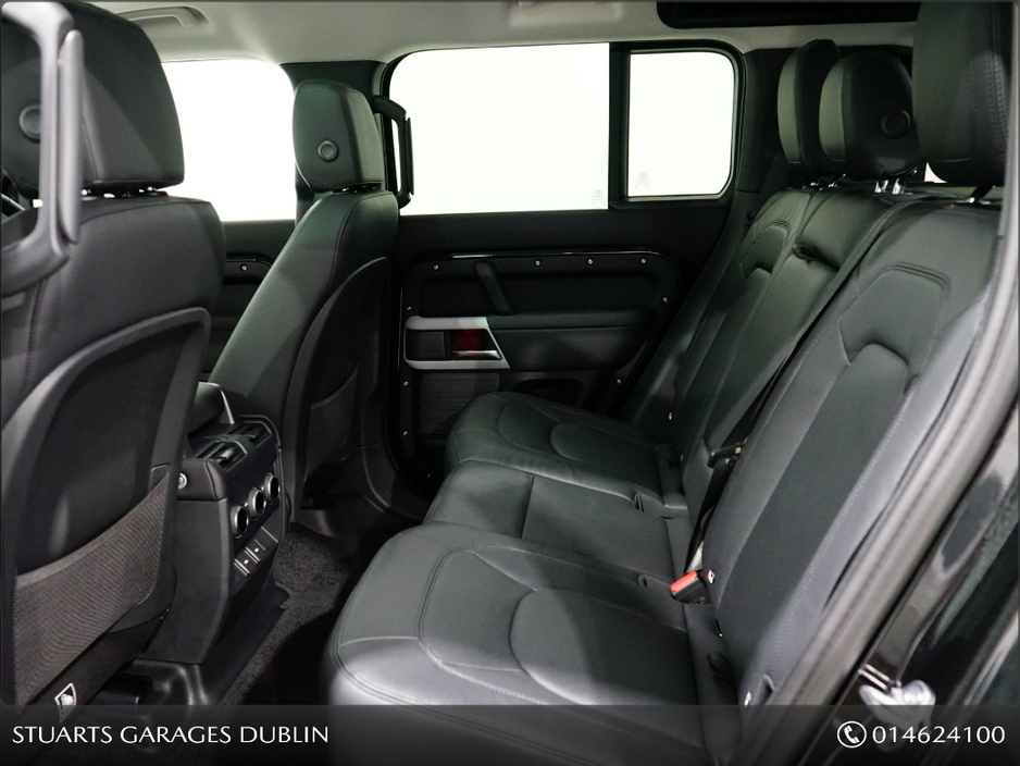 2023 Land Rover Defender - image 5