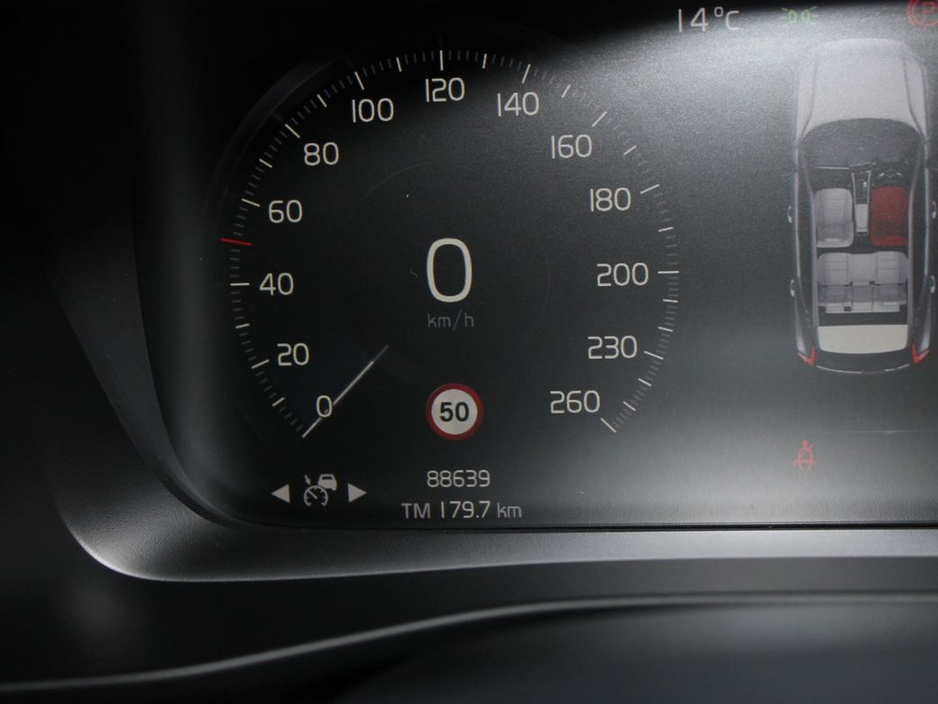 2020 Volvo XC40 - image 16