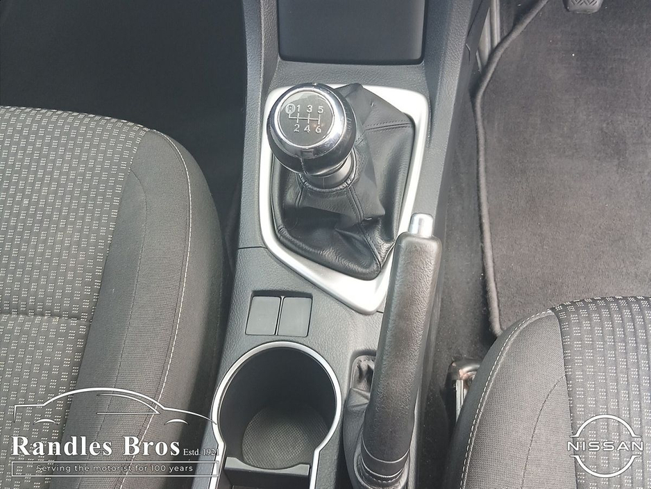 2016 Toyota Corolla - image 16