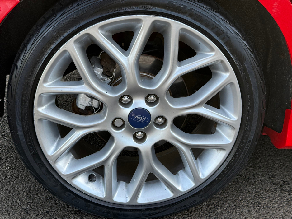 2017 Ford Focus - image 18